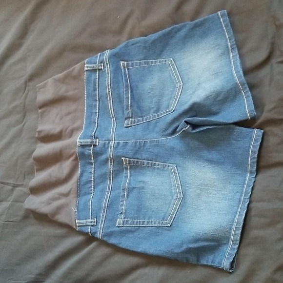 Maternity jean shorts - Picture 2 of 2